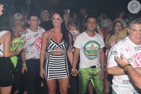 Zezé Di Camargo e Graciele Lacerda dançam em camarote após desfile da Imperatriz, na madrugada deste domingo, 14 de fevereiro de 2016