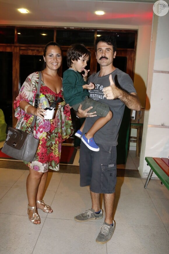 Eriberto Leão compareceu com a esposa e o filho ao aniversário