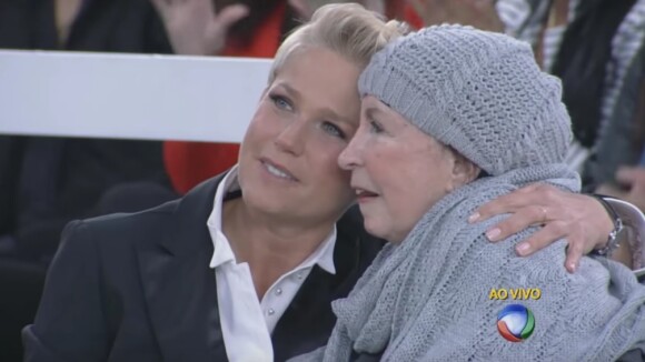 Com a mãe hospitalizada, Xuxa pede orações aos fãs: 'Rezem por minha Aldinha'