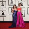Taylor Swift posa ao lado de Selena Gomez durante o Grammy 2016