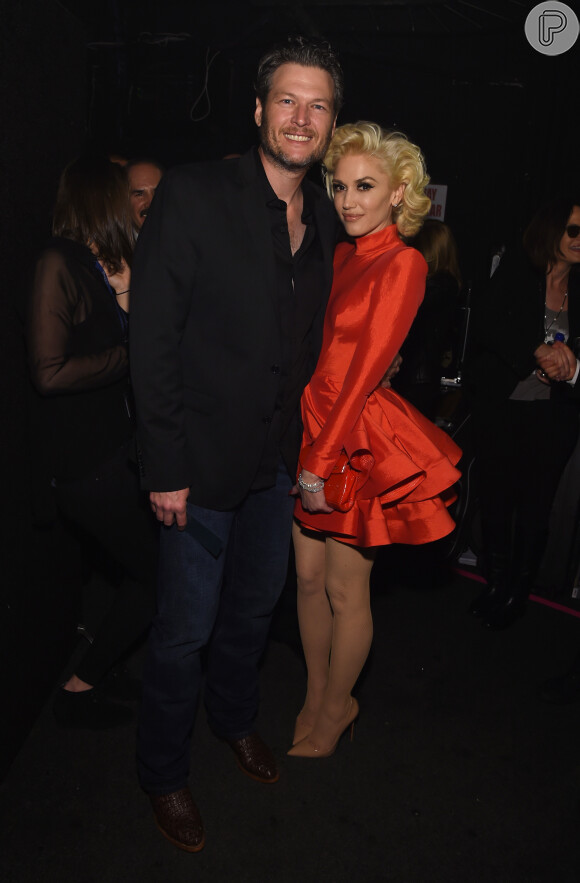 Gwen Stefani está namorando Blake Shelton. Juntos eles foram ao pré-Grammy, na noite de 14 de fevereiro de 2016