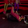 Gwen Stefani caiu de costas e derrubou um bailarino