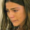 Alina (Pâmela Tomé) chora de saudades de Uodson (Lucas Lucco)