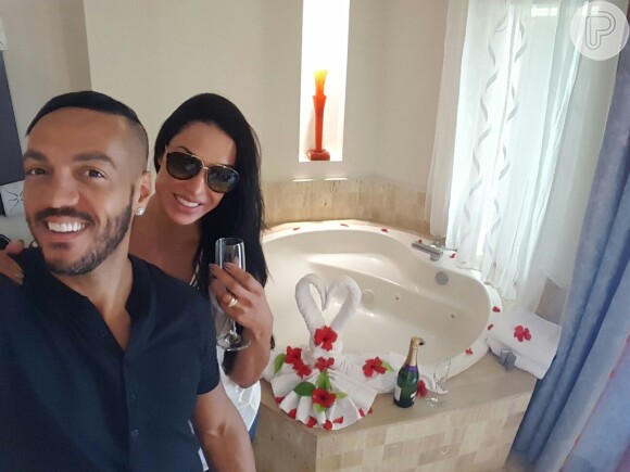 Belo e Gracyanne Barbosa curtem hotel em Punta Cana
