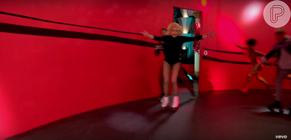 Gwen Stefani lançou o clipe de 'Make Me Like You' na última segunda-feira, 15 de fevereiro de 2016