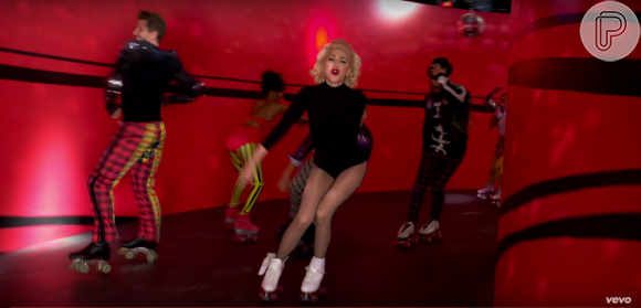 Gwen Stefani lançou o clipe de 'Make Me Like You' na última segunda-feira, 15 de fevereiro de 2016