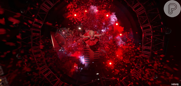 Gwen Stefani lançou o clipe de 'Make Me Like You' na última segunda-feira, 15 de fevereiro de 2016