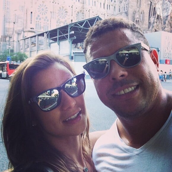 Ronaldo Fenômeno mora em Londres com Paula Morais desde fevereiro de 2013