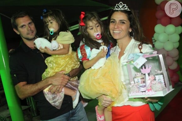 Giovanna Antonelli e o marido, Leonardo Nogueira, comemoram aniversário de 3 anos das filhas Antonia e Sofia