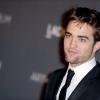 Segundo o site 'Radar Online', Robert Pattinson está namorando uma morena