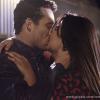 Daniel (Rodrigo Andrade) e Perséfone (Fabiana Karla) se beijam em 'Amor à Vida'