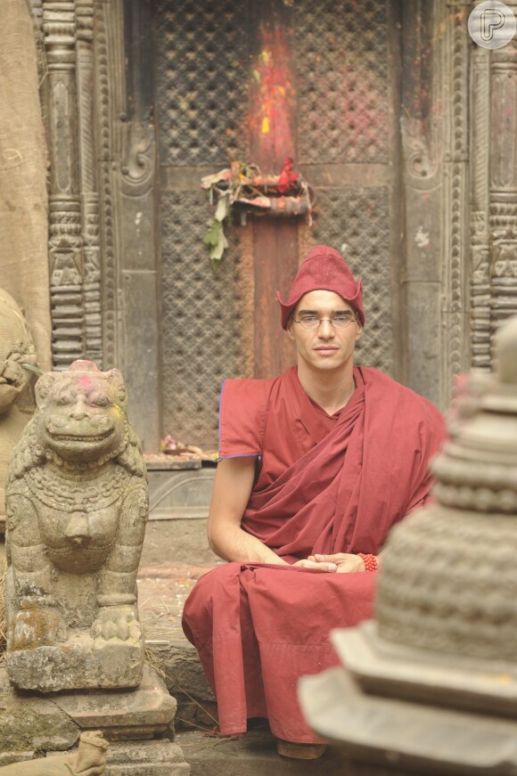 Sonan (Caio Blat) está em busca da reencarnação de seu mestre budista, em 'Joia Rara'