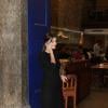 Alinne Moraes fala ao telefone no restaurante Brasserie Rosário, no Centro do Rio de Janeiro, em 29 de setembro de 2013