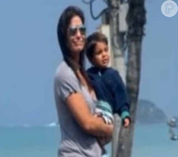 Cada vez mais frequente no Rio de Janeiro por motivos de trabalho, Ivete Sangalo não deixa de passear com o filho pela cidade nos momentos de folga