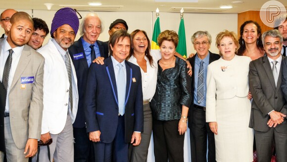 Roberto Carlos viajou para Brasília recentemente e junto com outros artistas foi ao Palácio do Planalto pedir a aprovação de mudanças na arrecadação do Ecad