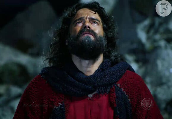 Moisés (Guilherme Winter) se emocionou ao conversar com Deus na estreia da novela 'Os Dez Mandamentos - Nova Temporada'