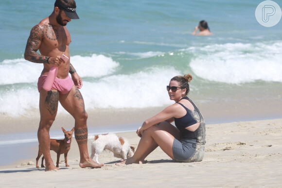 Giovanna Antonelli faz exercícios físicos na praia da Barra da Tijuca nesta terça-feira, dia 05 de abril de 2016