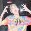 Miley Cyrus faz pose de rebelde