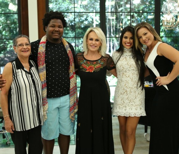 Munik, campeã do 'BBB16', esteve no programa 'Mais Você', com Ana Maria Braga, ao lado dos ex-brothers Geralda, Ronan e Maria Cláudia nesta quarta-feira, 6 de abril de 2016