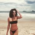 Aos 53 anos, a atriz Claudia Ohana exibe um corpo invejávei de biquíni num dia de praia em Ipanema, Zona Sul do Rio de Janeiro