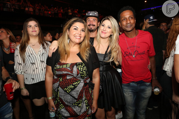 Fabiana Karla, Dani Calabresa e Luís Miranda no show de estreia da 'Bang Tour', de Anitta, no Rio, nesta quinta-feira, 7 de abril de 2016