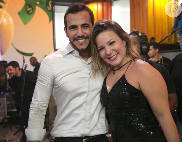 Maria Claudia, vice-campeã do 'Big Brother Brasil 16', contou que o namorado, Matheus mudou: 'Ele é um príncipe e cuida bem de mim'