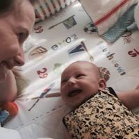 Mariana Ferrão posa com João, seu filho de 1 mês. 'Sorriso lindo', elogia fã