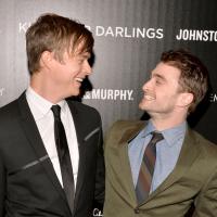 Daniel Radcliffe vive amor gay no cinema e elogia par: 'Ele beija bem'