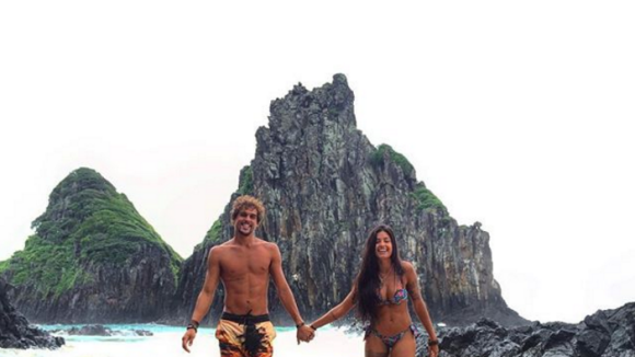 Aline Riscado curte férias com o namorado, Felipe Roque, em Noronha. Fotos!