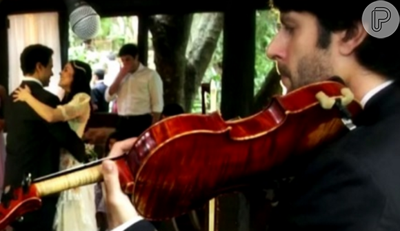 Felipe Prazeres tocou violino no casamento de Carol Castro com Marcos Bravo, em 2009