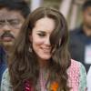 Kate Middleton foi a protagonista da visita no parque The Oval Maidan, em Bombaim, na Índia