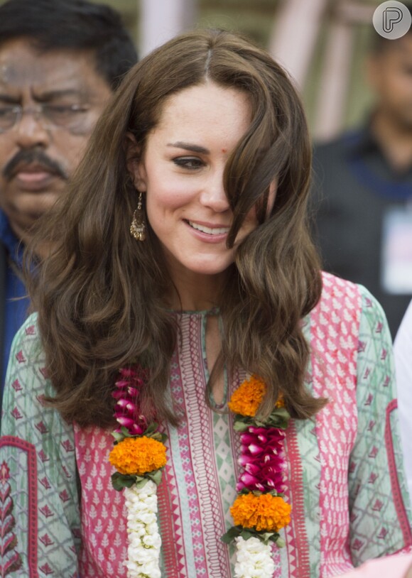 Kate Middleton foi a protagonista da visita no parque The Oval Maidan, em Bombaim, na Índia