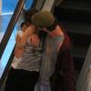 Giselle Itié beija o namorado, o ator Emílio Dantas, durante passeio em shopping carioca, nesta sexta-feira, 4 de outubro de 2013