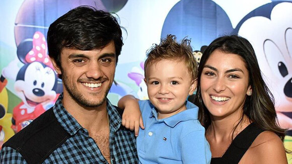 Felipe Simas e Mariana Uhlmann comemoram aniversário de 2 anos do filho, Joaquim