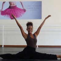 Jéssica Ellen comenta semelhança com Taís Araújo em intervalo de aula de dança