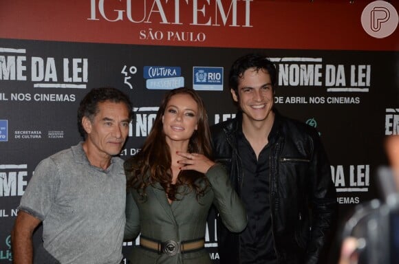 Paolla Oliveira usa look de R$ 23 mil no lançamento do filme 'Em Nome da Lei', em São Paulo, nesta segunda-feira, 11 de abril de 2016