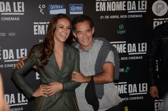 Paolla Oliveira posa com Chico Diaz no lançamento do filme 'Em Nome da Lei', em São Paulo, nesta segunda-feira, 11 de abril de 2016