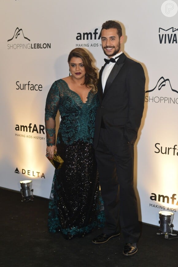 Preta Gil foi ao baile da amFAR com o ex-namorado Thiago Tenório, no Rio, em 4 de outubro de 2013