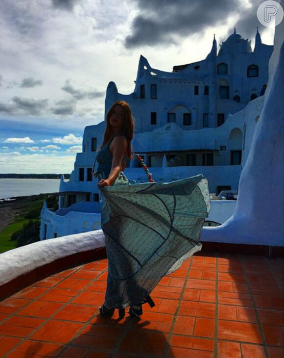 Marina Ruy Barbosa viajou para o Uruguai e está aproveitando as gravações da novela 'Totalmente Demais', para curtir o visual de Puntal del Este, nesta terça-feira, 12 de abril de 2016