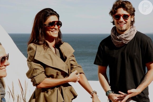 Daniel Rocha e Juliana Paes se divertem em uma das locações no Uruguai
