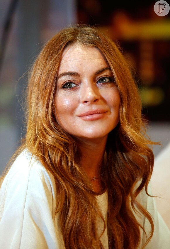 Lindsay Lohan, conhecida por seus problemas com a Justiça, está noiva de milinário russo de 22 anos