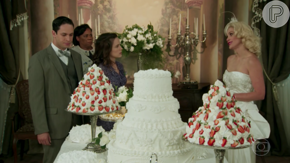 Sandra (Flávia Alessandra) tentou acertar o bolo em Maria (Bianca Bin), mas Celso (Rainer Cadete) a defendeu