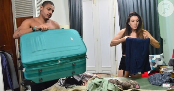 Simony e Patrick Souza arrumam as malas em quarto no 'Power Couple' 