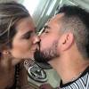 Luciano Camargo postou foto beijando a mulher, Flávia Fonseca