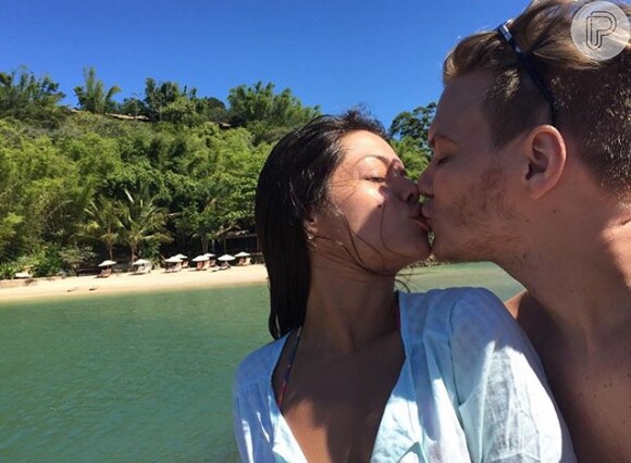 Thais Fersoza postou uma homenagem ao marido, Michel Teló, no Dia do Beijo