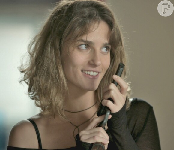 Sofia (Priscila Steinman) quer acabar com a vida de Eliza (Marina Ruy Barbosa) porque acredita que a modelo tomou seu lugar na família, na novela 'Totalmente Demais'