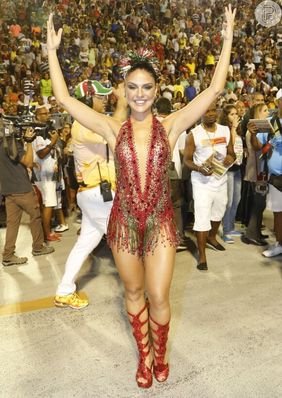 A atriz Paloma Bernardi estreou como rainha de bateria da Grande Rio no carnaval 2016 e permanecerá no cargo em 2017