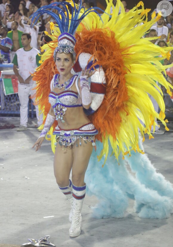 A atriz Monique Alfradique desfilou como a musa da Grande Rio no carnaval 2016