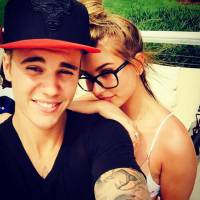 Hailey Baldwin diz que é difícil manter namoro com Justin Bieber: 'Ser forte'