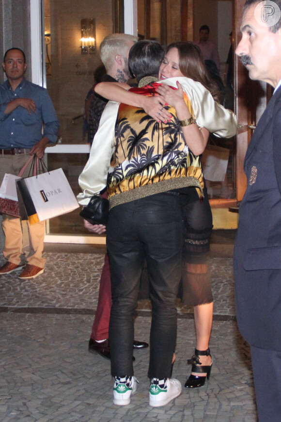 O estilista Marc Jacobs se econtrou com a atriz Mariana Ximenes em um restaurante no Rio de Janeiro na quarta-feira, 13 de abril de 2016